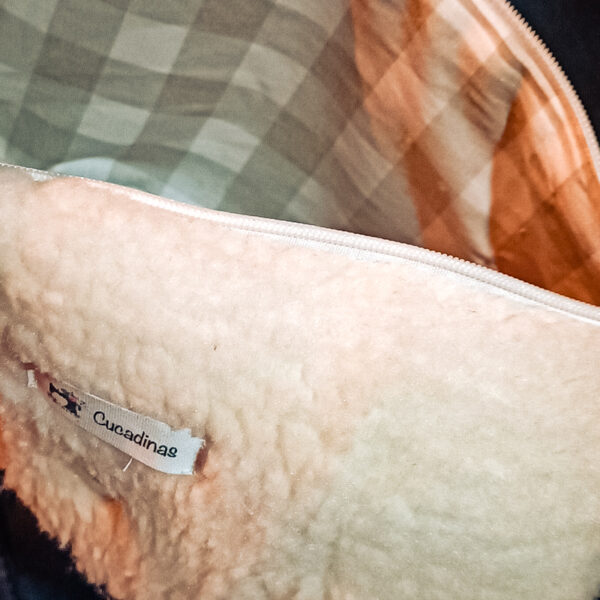 Riñonera Hygge de pana y borreguito – Moda y comodidad en un solo accesorio - Imagen 6