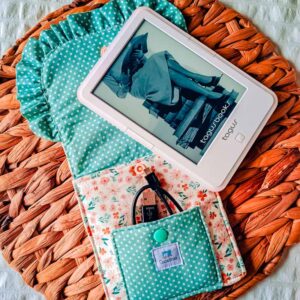 Funda para eReader acolchada con bolsillo – Diseño floral verde