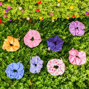 Scrunchies de tela hechos a mano – Colores y estampados variados