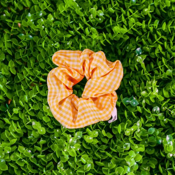 Scrunchies de tela hechos a mano – Colores y estampados variados - Imagen 2