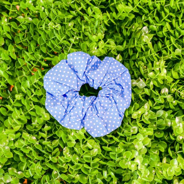 Scrunchies de tela hechos a mano – Colores y estampados variados - Imagen 9