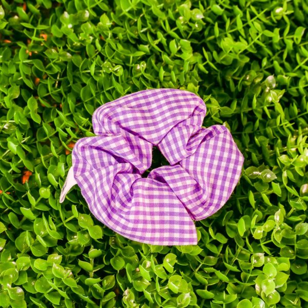 Scrunchies de tela hechos a mano – Colores y estampados variados - Imagen 7